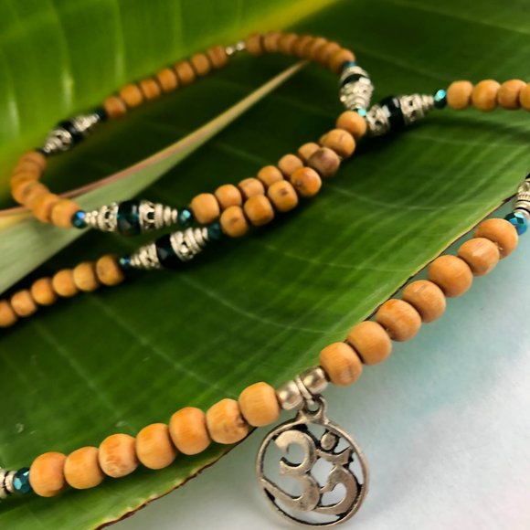 23 1/2" natural Tulasi with Om pendant and dark teal blue beads 40.00 - Picture 5 of 11